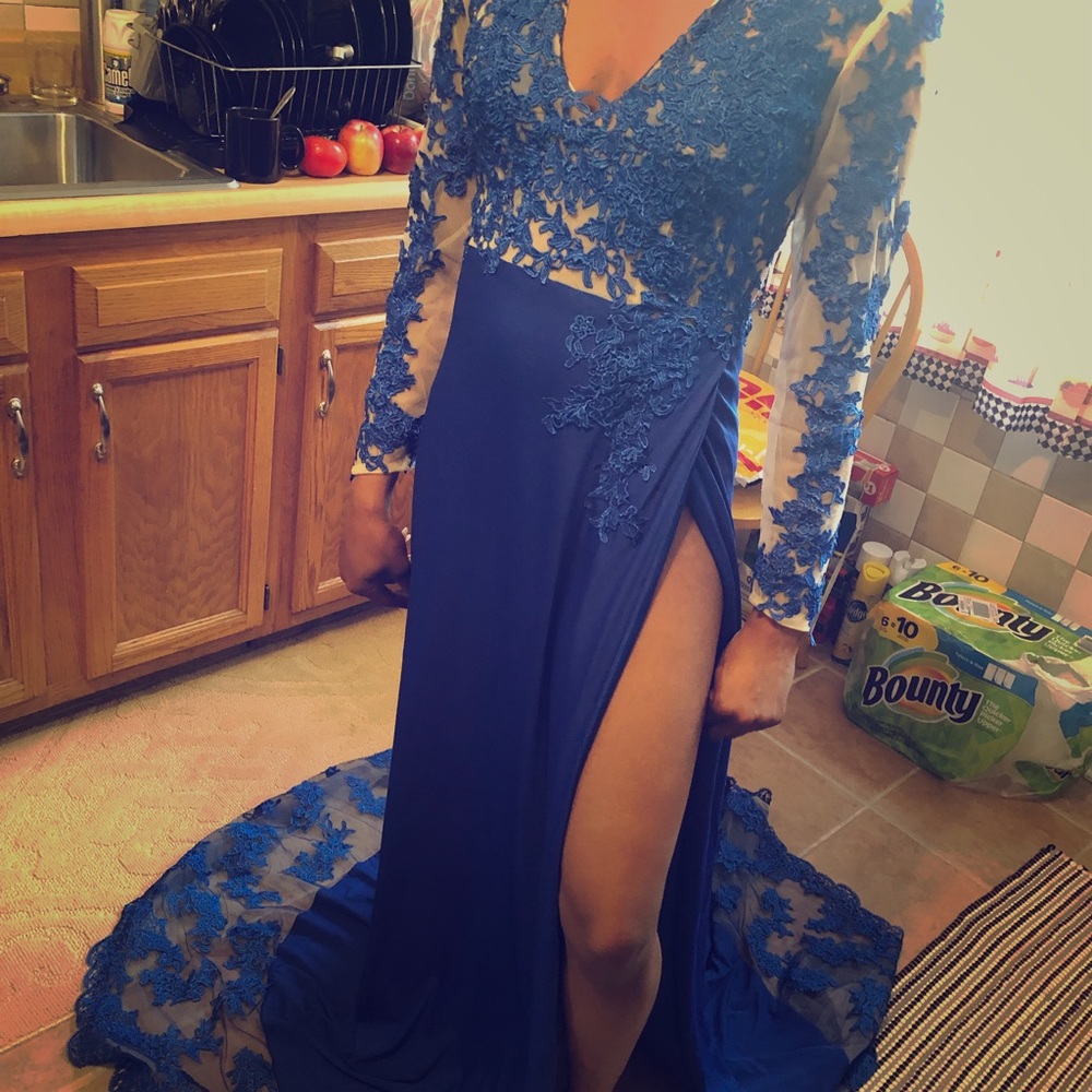 Prom dress. built in bra.high split.